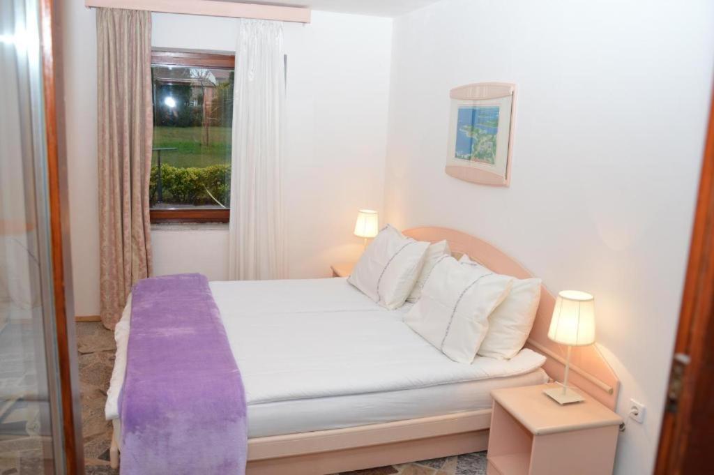Apartments Athena Nova Vas  ภายนอก รูปภาพ